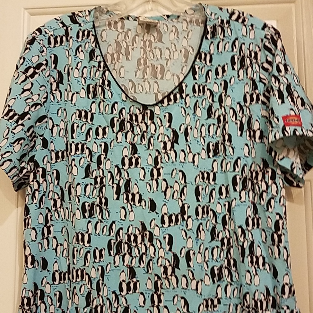Dickies scrub top L penguins